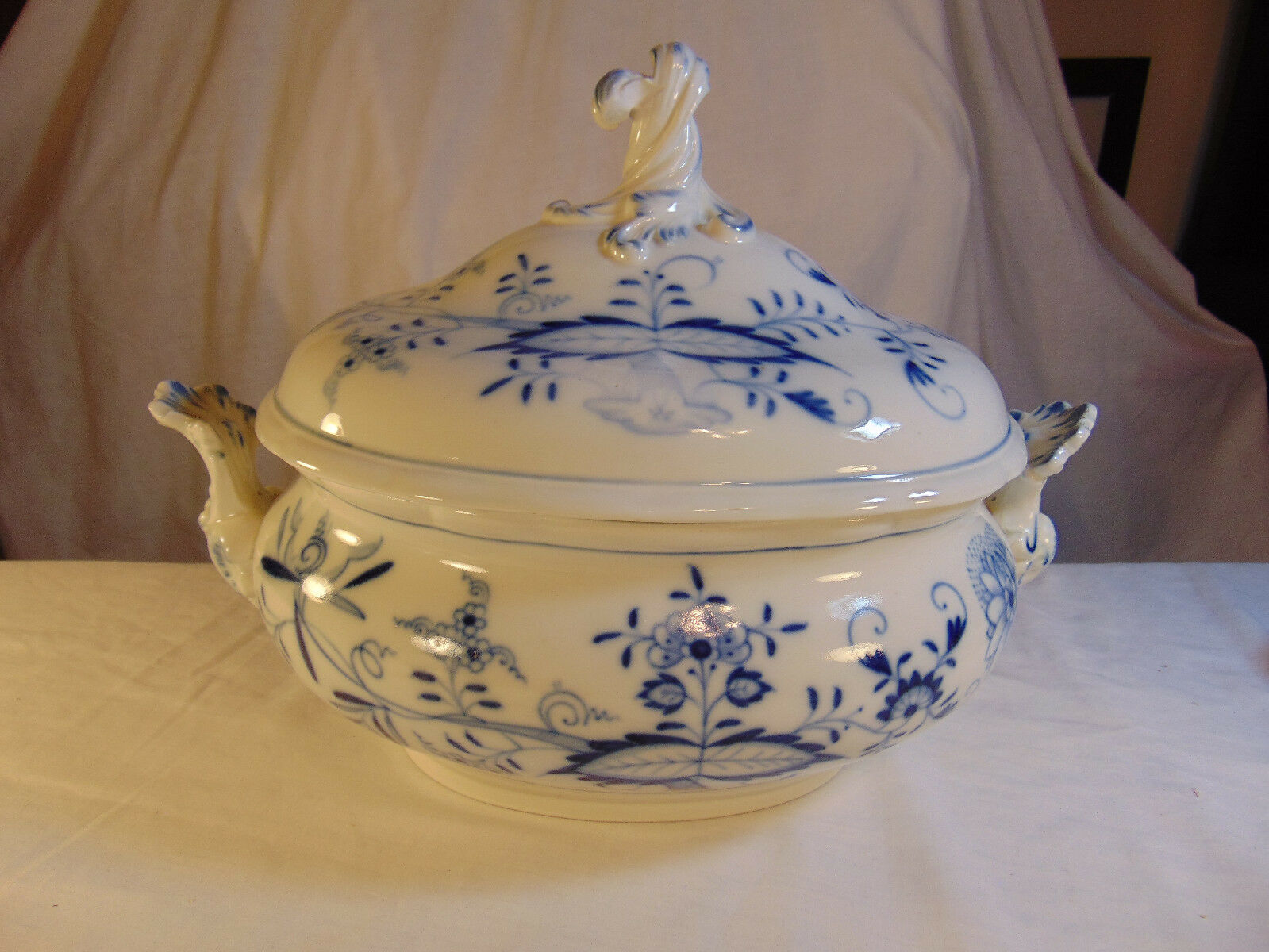 Meissen Blue Onion Soup Tureen Signed With Crossed Swords